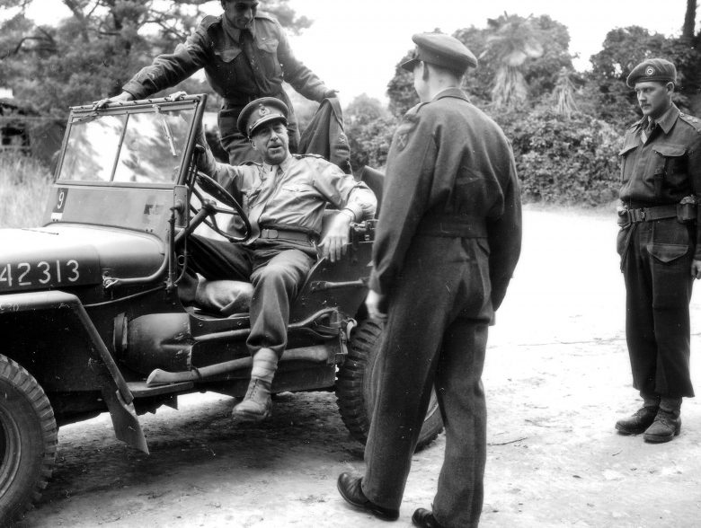 Командующий 1-й канадской армией генерал-лейтенант Генри Крерар во Франции. 1944 г.