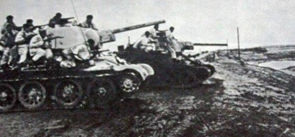 Советские танки в пригороде Житомира. Декабрь 1943 г. 