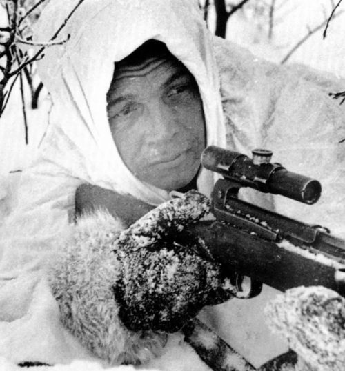 Советский снайпер на позиции под Сталинградом. Январь 1943 г.