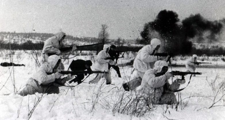 Советские войска в наступлении под Сталинградом. Январь 1943 г.