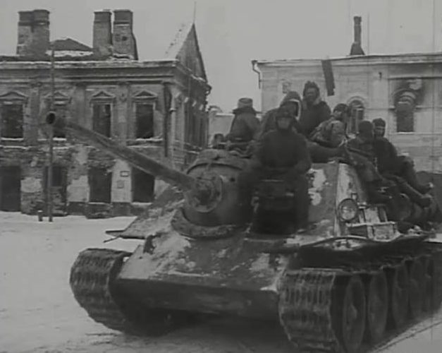 Красная Армия входит в город. Январь 1944 г. 