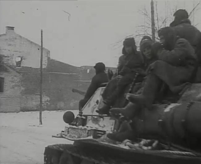 Красная Армия входит в город. Январь 1944 г. 