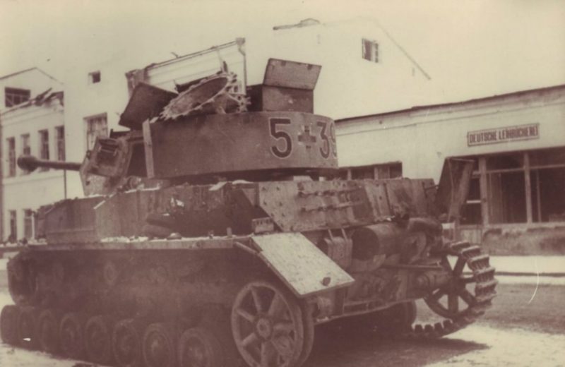 Подбитый немецкий танк. 1944 г.