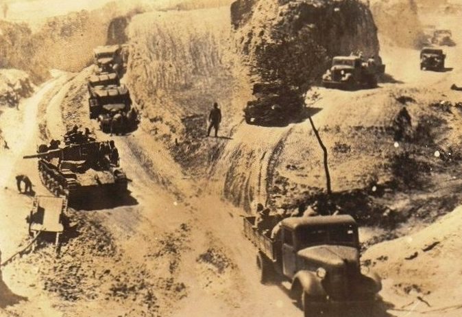Японские механизированные войска продвигаются в направлении Ло-Янга. 1944 г.