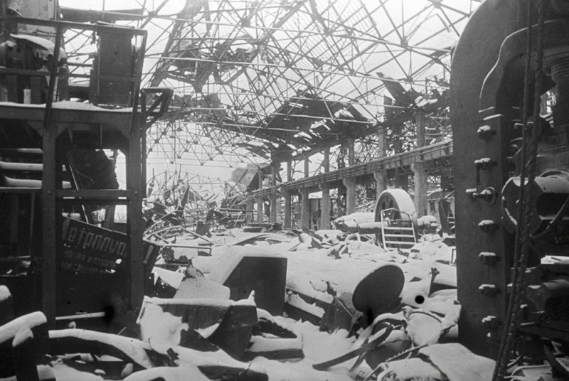 Завод «Красный Октябрь» после бомбежек. Январь 1943 г.