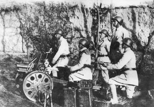 Китайские войска с японскими орудиями. 1945 г. 