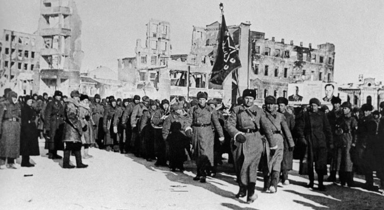 Митинг в освобождённом Сталинграде. 4 февраля 1943 г.