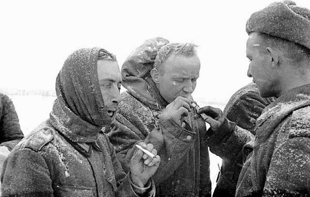 Немецкие военнопленные в окрестностях Сталинграда. Февраль 1943 г.