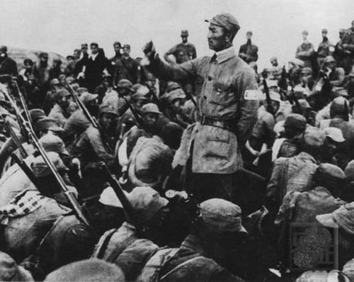 Китайский политработник выступает перед солдатами. 1938 г.
