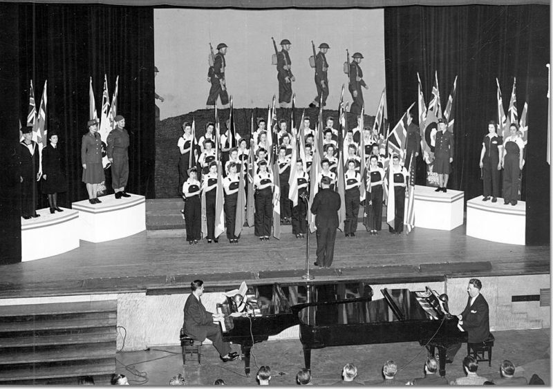 Мероприятия, посвященные распространению облигаций военного займа. Торонто, 1943 г.