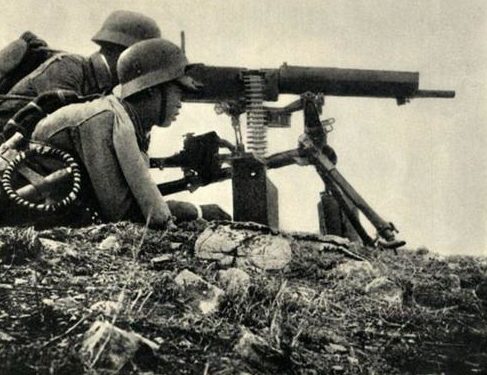 Пулеметный расчет с тяжелым пулеметом Типа 24. 1938 г. 