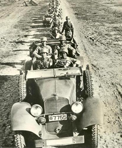 Моторизованная колонна из 200-й китайской дивизии. 1938 г.