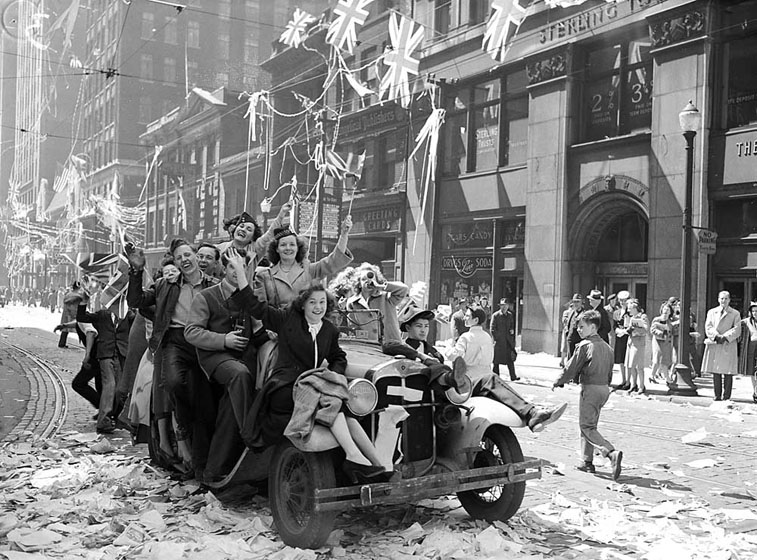 День Победы в Торонто. 8 мая 1945 г.