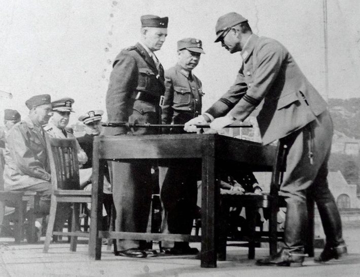 Подписание капитуляции японских войск в Циндао. 25 октября 1945 г. 