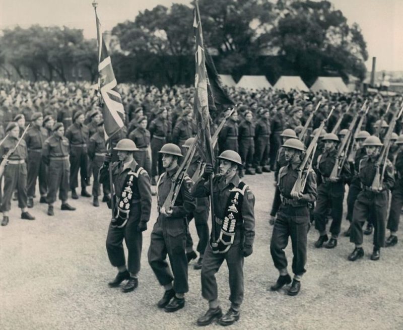 Парад, посвященный возвращению 22 полка из Европы в Квебек. Октябрь 1945 г.