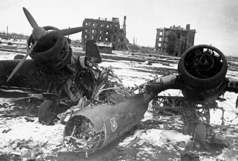 Сбитый немецкий бомбардировщик. Ноябрь 1942 г.