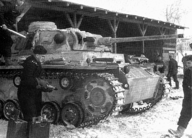 Обслуживание немецкого танка. Декабрь 1942 г. 