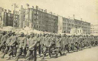 Колонны немецких пленных на улицах Киева. 