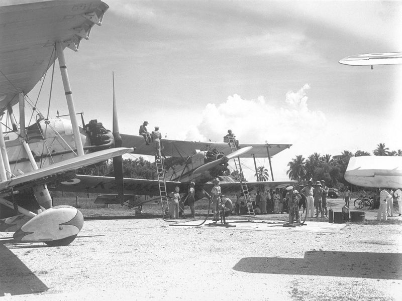 Британские бомбардировщики Vickers Vildebeest в Голландской Ост-Индии. 