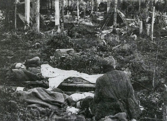 Раненные красноармейцы, брошенные в Волховском окружении. 