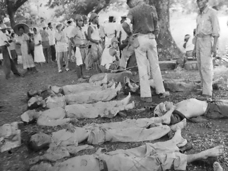 Погибшие американские и филиппинские солдаты на марше.