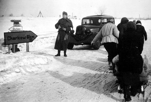 Венгерский солдат в пригороде Харькова. 1943 г.