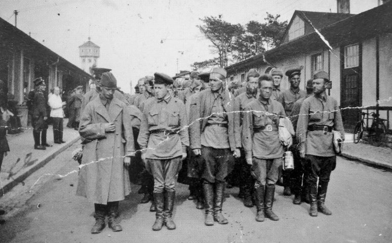 Пленные офицеры Красной Армии в лагере «Oflag 62» в Хаммельбурге.