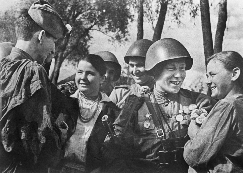 Сумчане встречают освободителей. 1943 г.