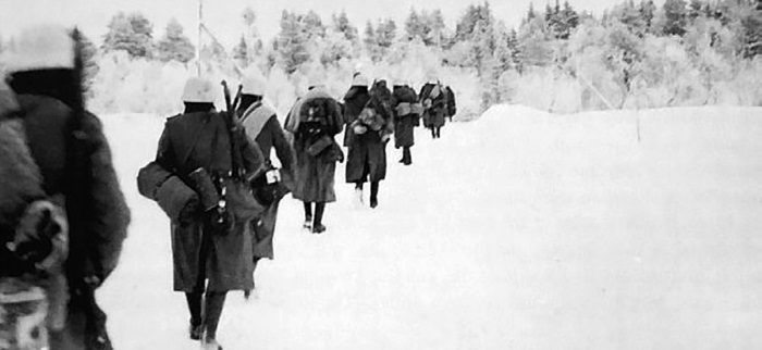 Группа немецких солдат уходит на передовую. Январь 1942 г.