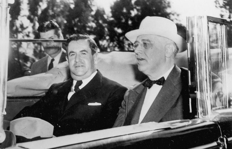 Президент США Франклин Д. Рузвельт и президент Мексики Мануэль Авила Камачо во время визита в Монтеррей. 20 апреля 1943 г.
