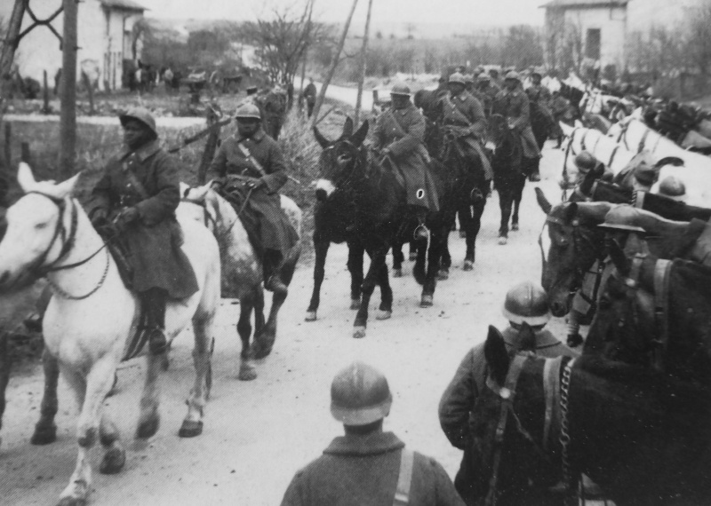 Кавалеристы из колониального подразделения французской армии. 1939 г. 