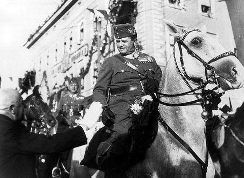 Генерал-полковник Вилмос Надь в городе Марамаросцигет. 5 сентября 1940 г.