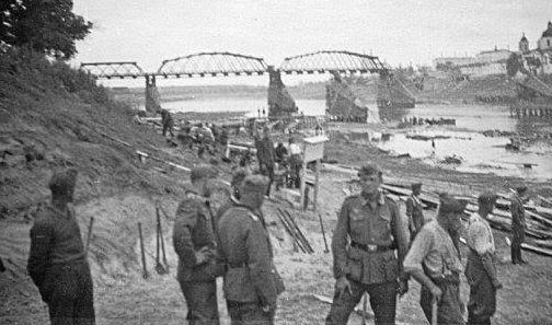 Взорванный мост в Полоцке. Июль 1941 г.