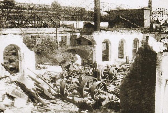Разрушения в городе. 1943 г. 