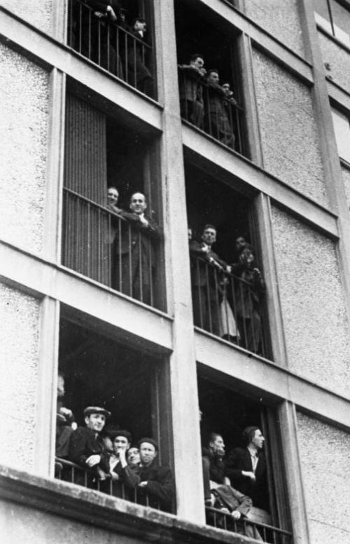 Арестованные иностранные евреи в Париже. Август 1941 г.
