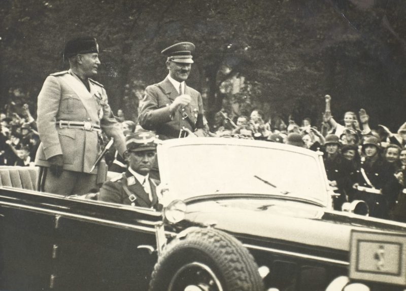 Бенито Муссолини и Адольф Гитлер. Берлин, 1939 г.