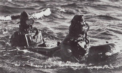Подводные диверсанты Х-й флотилии Мas на тренировках. 1942 г. 