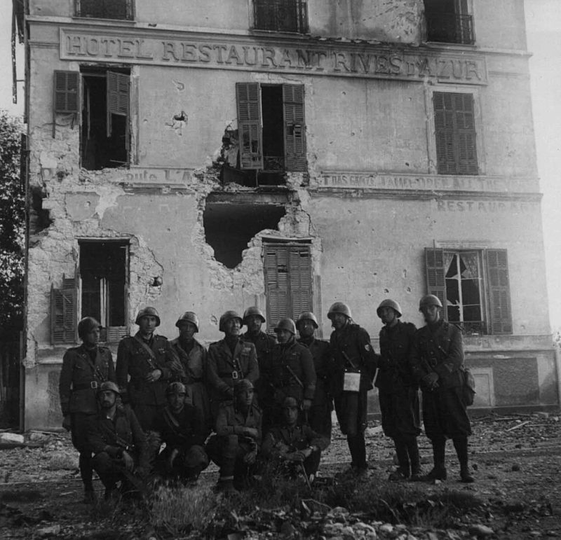 Итальянские войска в Ментоне. Июнь 1940 г.