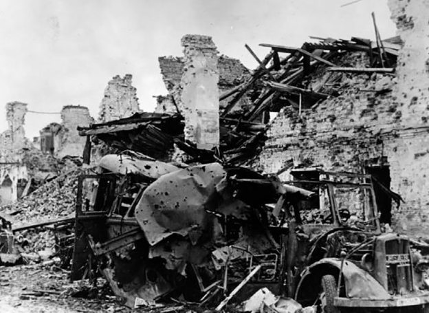 Разбитая немецкая автоколонна. Февраль 1942 г.