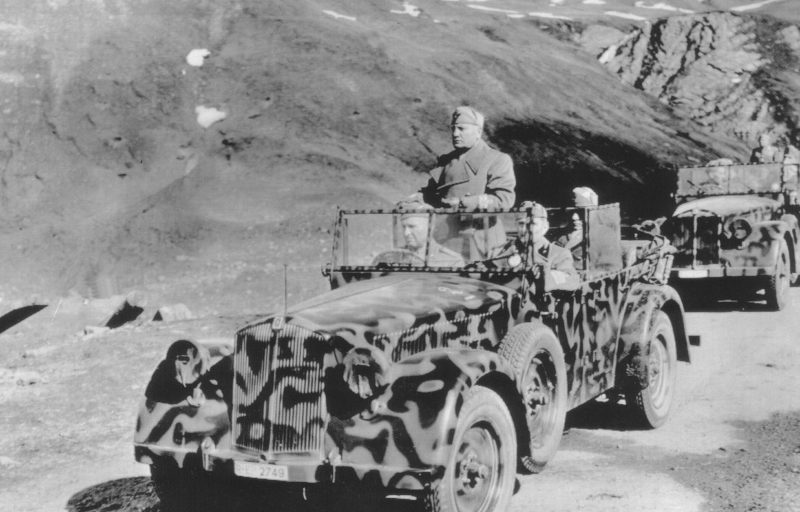 Бенито Муссолини с инспекцией в Альпах. Июнь 1940 г.