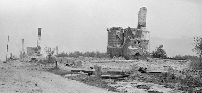 Разрушенный пригород. Июль 1944 г.