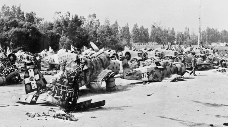 Оставленная итальянская техника в Триполи, Ливия. Лето 1943 года.