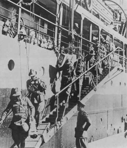 Альпийские стрелки итальянской армии в порту оккупированного Дурреса. Сентябрь 1940 г.