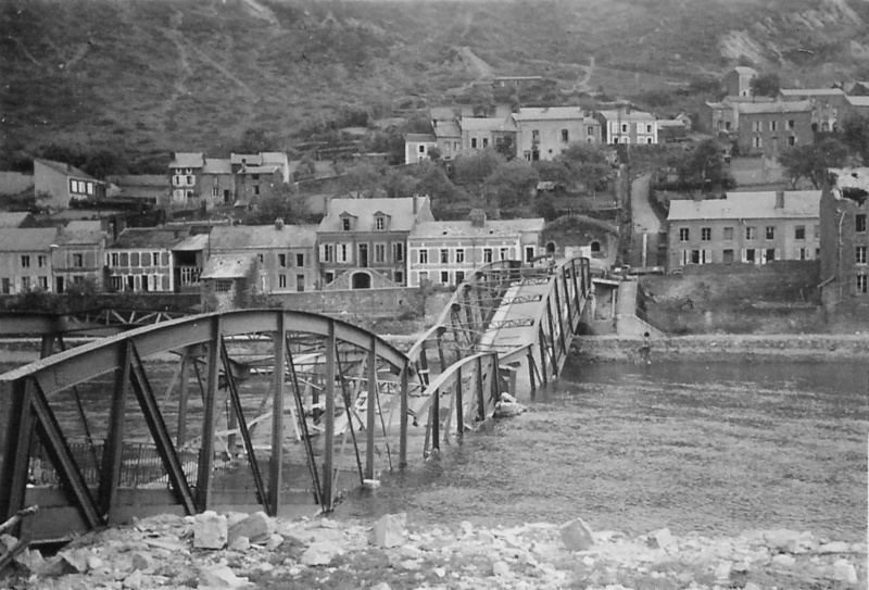 Мост через реку Маас в городке Монтерме, взорванный французами при отступлении. 22 мая 1940 г.