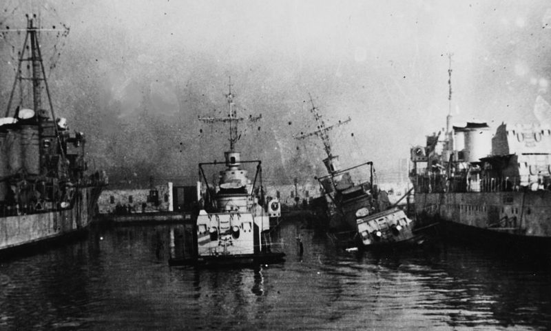 Затопленный французский флот в Тулоне. Ноябрь 1942 г.