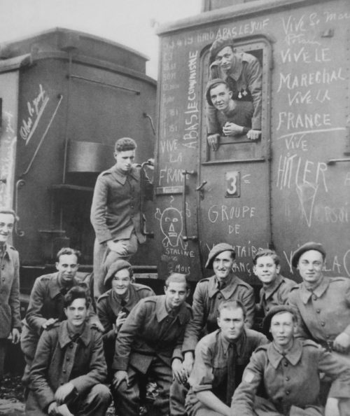 Солдаты «Легиона французских добровольцев против большевизма» в Версале. Ноябрь 1942 г.