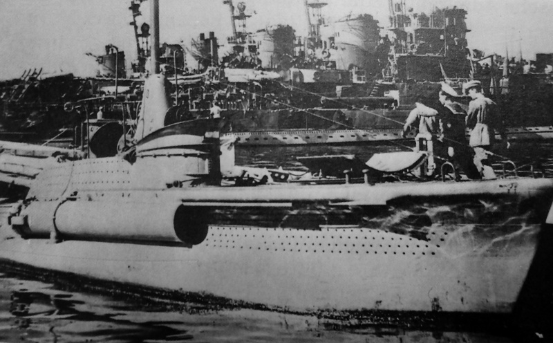 Итальянская сверхмалая подводная лодка типа «СВ» в порту Таранто. Сентябрь 1943 г. 