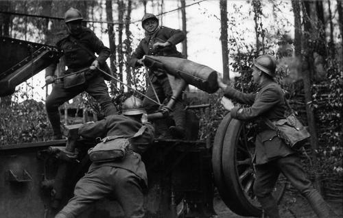 Французская батарея на Западном фронте. 29 мая 1940 г.