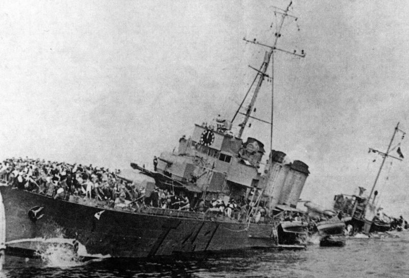 Затонувший эсминец «Bourrasque» во время операции Динамо. 29 мая 1940 г.