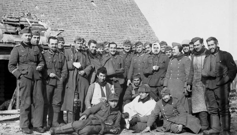 Солдаты немецкого гарнизона после прорыва блокады. Май 1942 г.